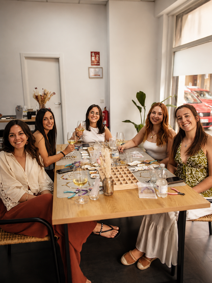 Taller de joyería con vino ilimitado