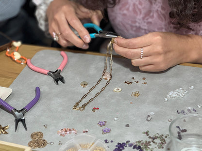 Taller de joyería con vino ilimitado